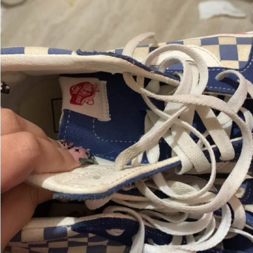 Vans - Picture 3 of 4